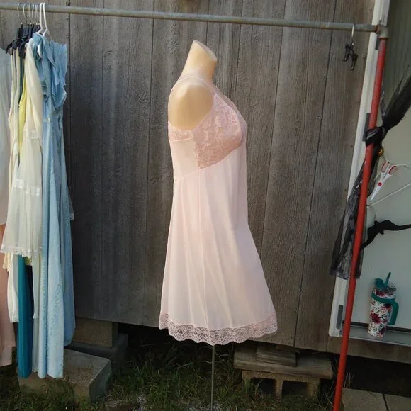 NOS Vintage Vanity Fair Pink Lace Nylon Full Slip sz 38 oldstock NWT SILKY